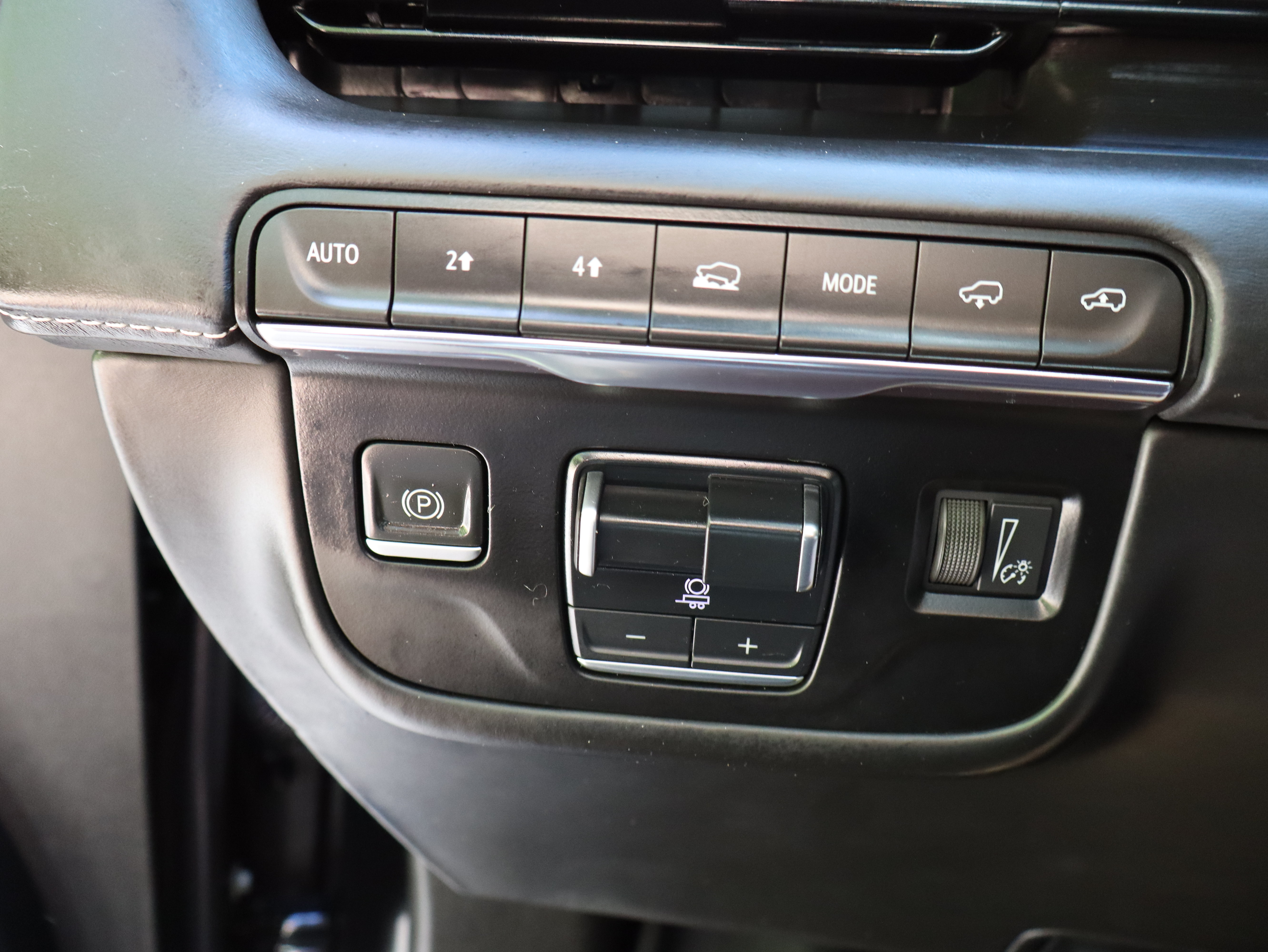 Used 2023 Cadillac Escalade Sport Platinum w/ LPO, ONYX Package AWD/4WD image 35
