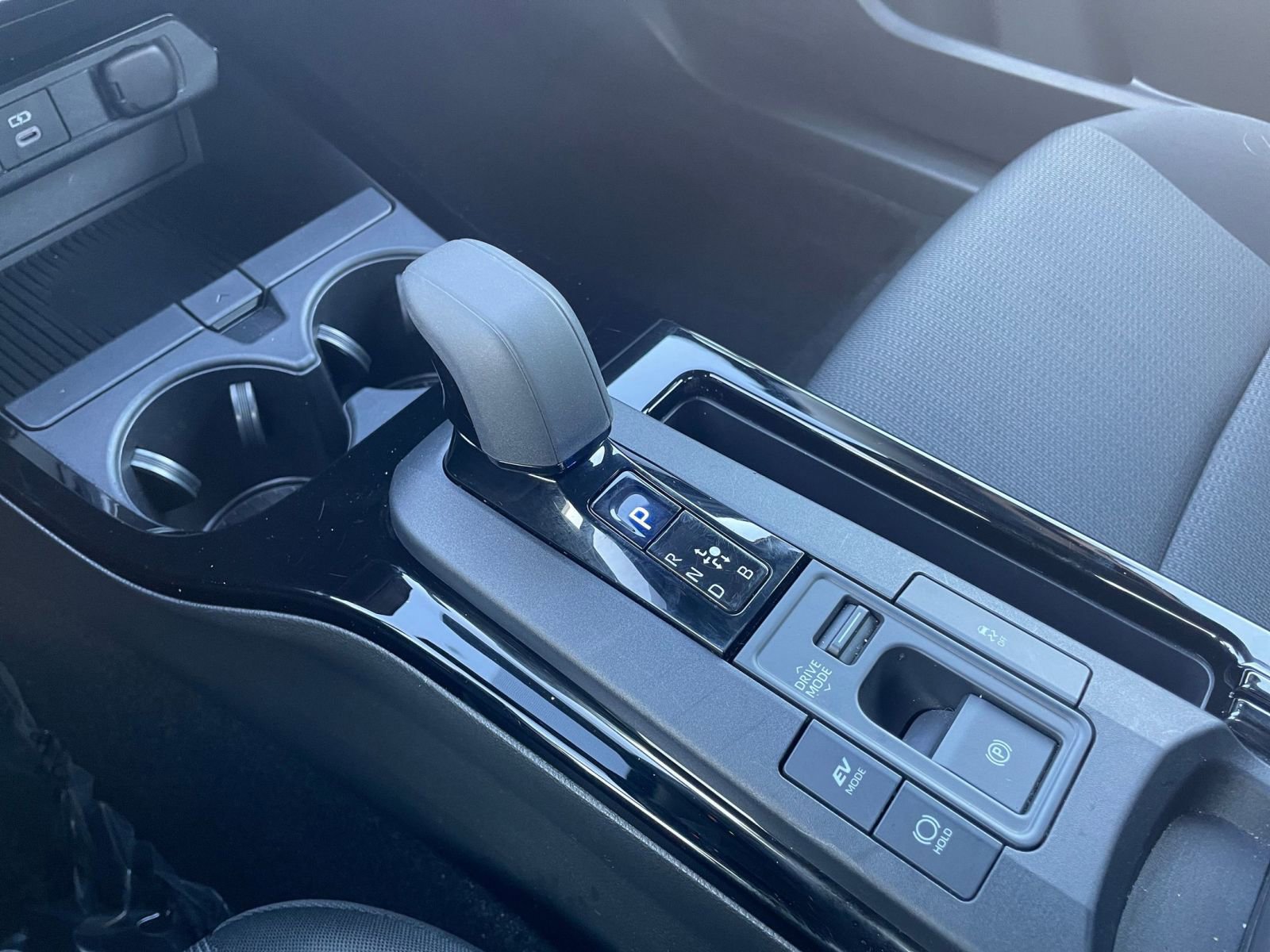 Used 2025 Toyota Prius LE image 38