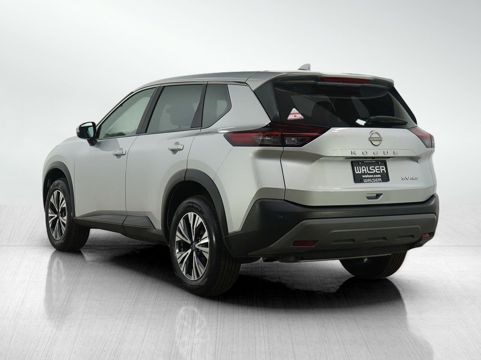 Used 2023 Nissan Rogue SV image 3