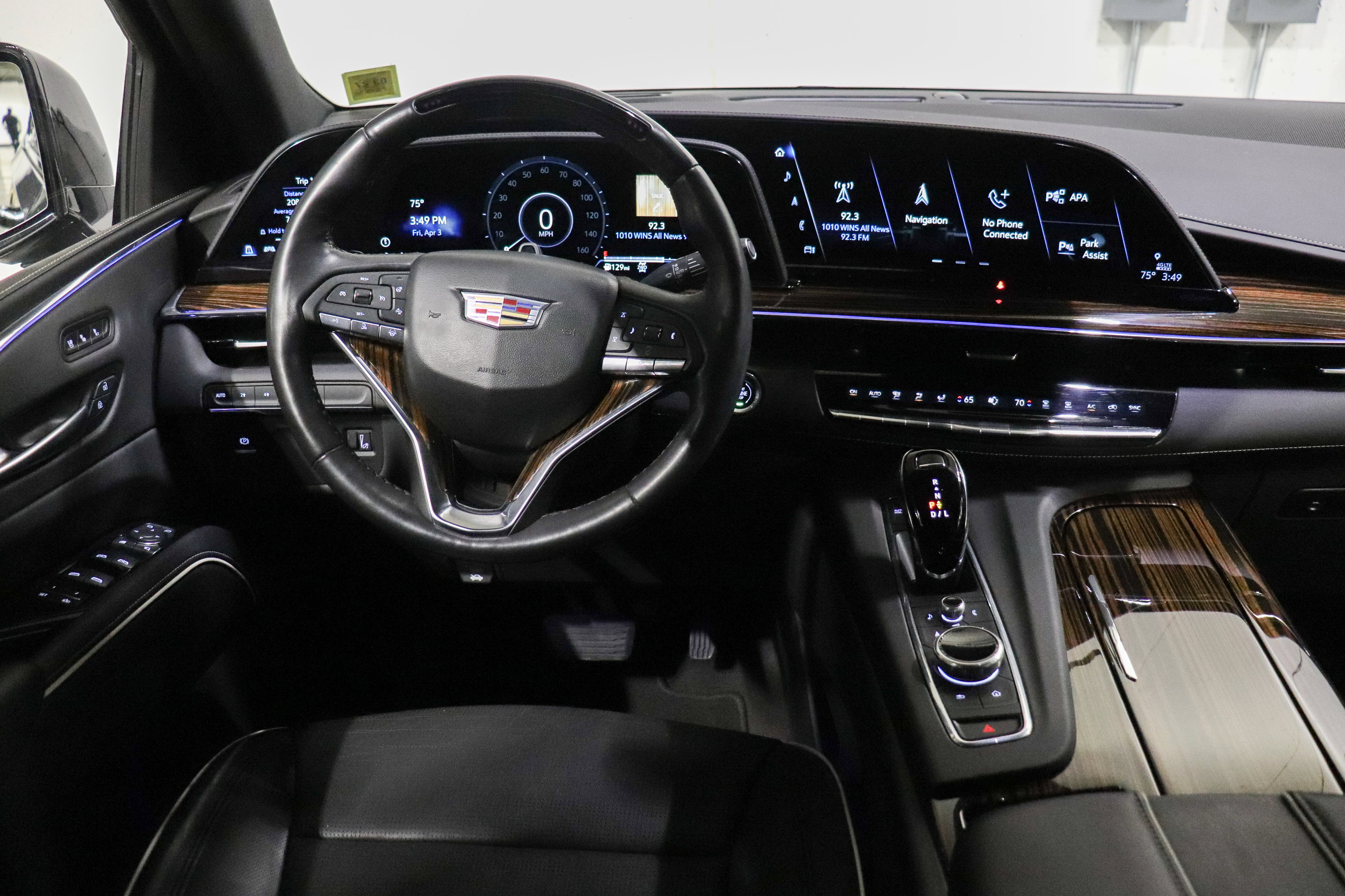 Used 2023 Cadillac Escalade ESV Premium Luxury image 30