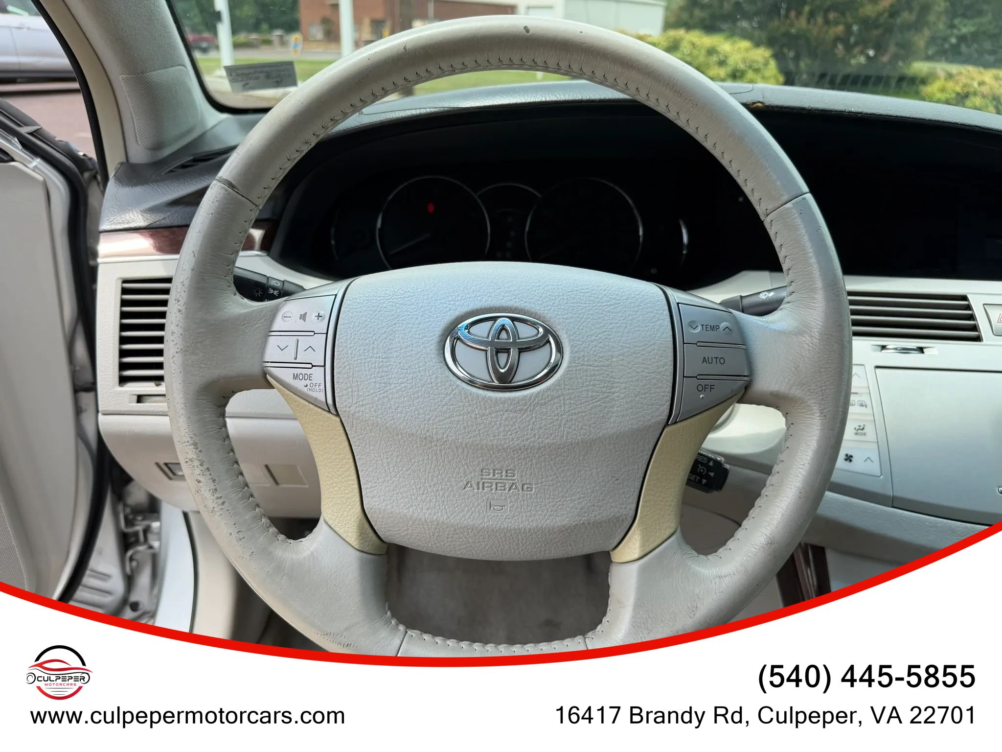 Used 2010 Toyota Avalon XLS FWD image 19