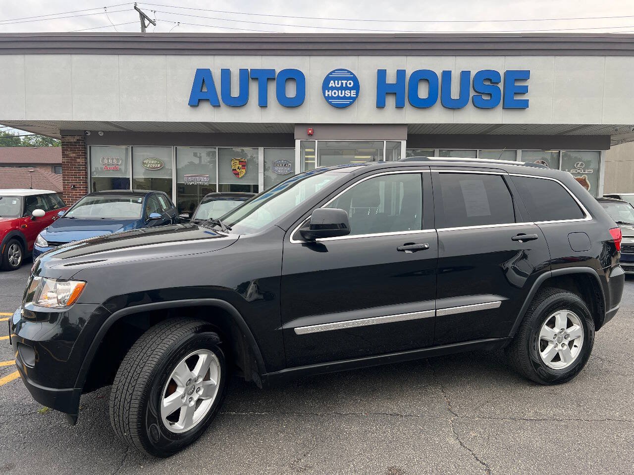 Used 2012 Jeep Grand Cherokee Laredo w/ Laredo E Group AWD/4WD image 1
