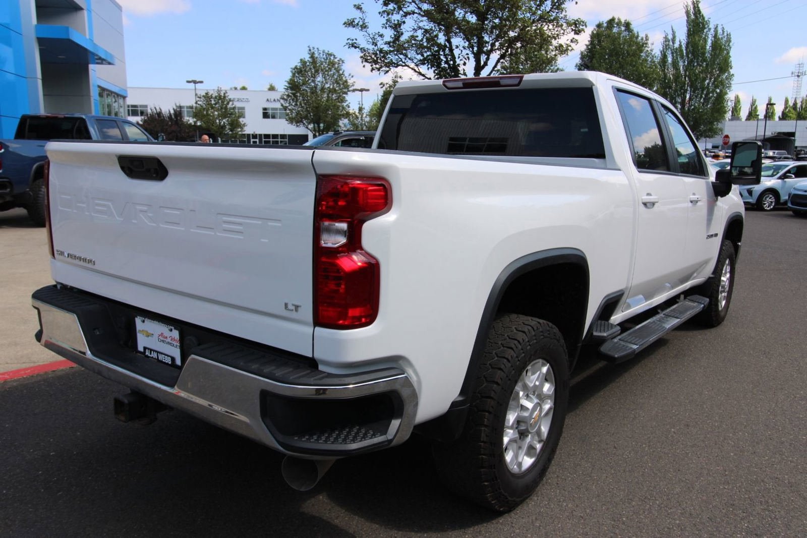 Used 2022 Chevrolet Silverado 2500 LT w/ Convenience Package AWD/4WD image 4