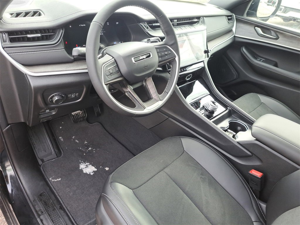 New 2026 Jeep Grand Cherokee L Laredo image 18