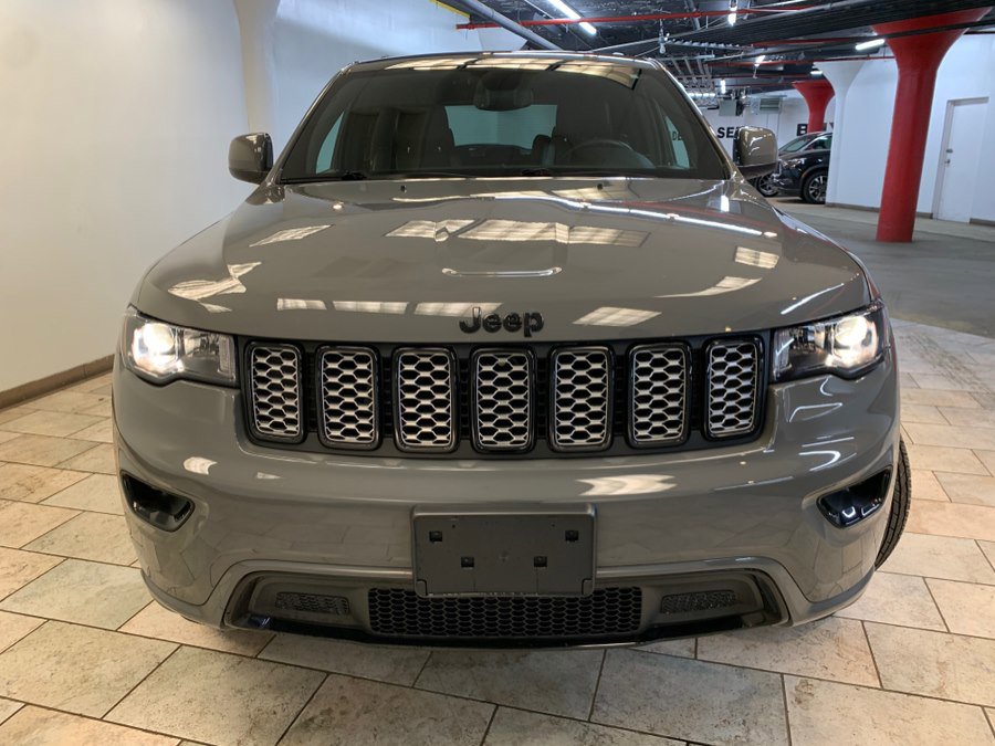 Used 2022 Jeep Grand Cherokee Laredo X AWD/4WD image 5