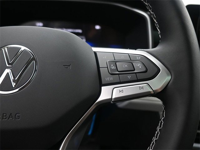 Used 2025 Volkswagen Taos SE w/ Panoramic Sunroof Package image 2