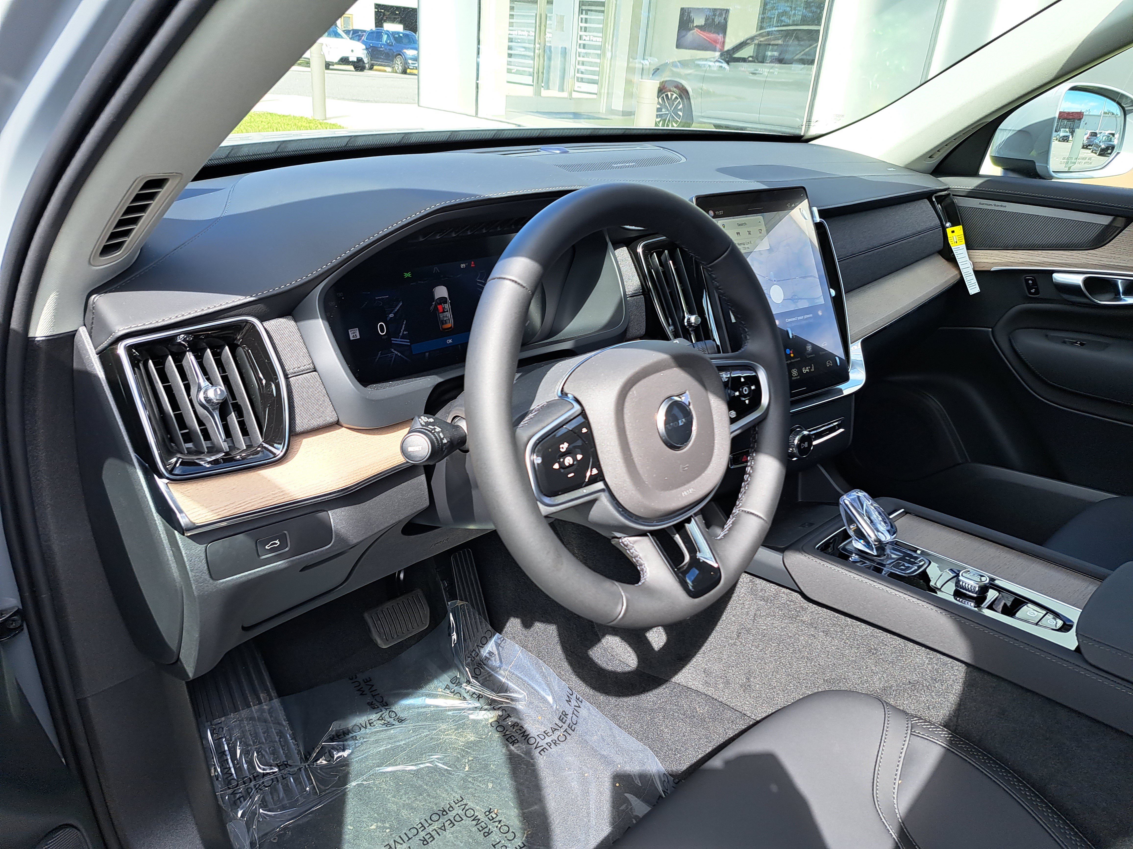 New 2026 Volvo XC90 B6 Plus w/ Protection Package Premier AWD/4WD image 5