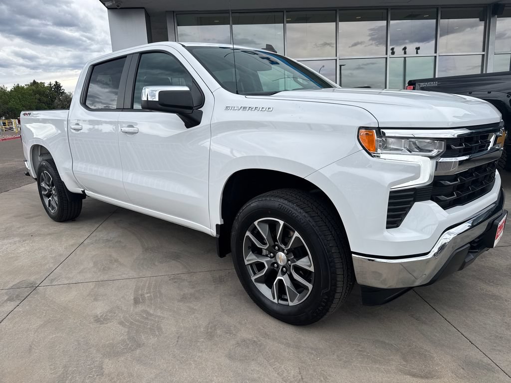 Used 2024 Chevrolet Silverado 1500 LT AWD/4WD image 7