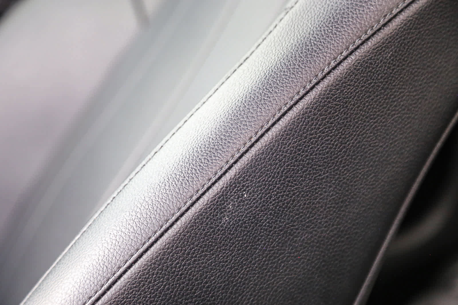 Used 2021 Mercedes-Benz GLB 250 w/ Premium Package image 24