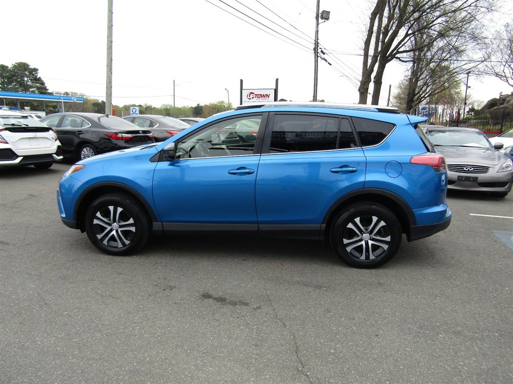 Used 2018 Toyota RAV4 LE w/ All Weather Liner Package AWD/4WD image 4