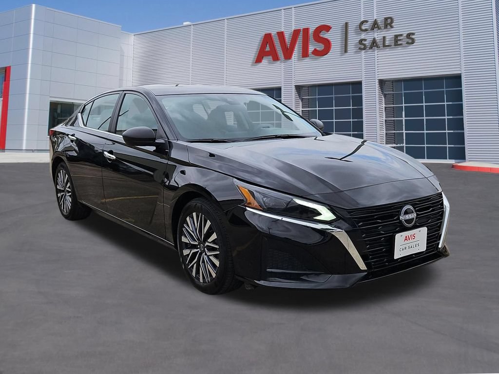 Used 2025 Nissan Altima 2.5 SV FWD image 3