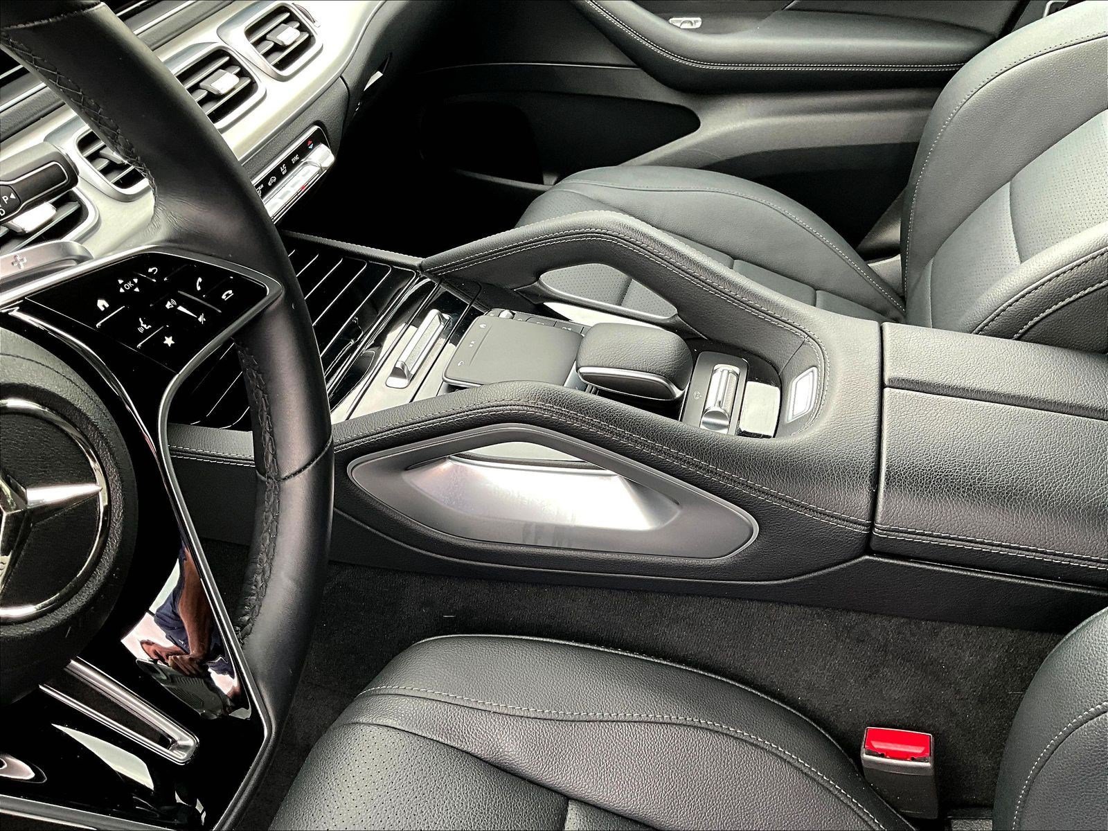 Used 2025 Mercedes-Benz GLS 450 4MATIC image 17