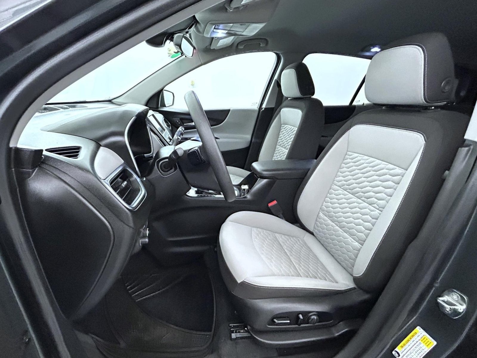 Used 2020 Chevrolet Equinox LT AWD/4WD image 10