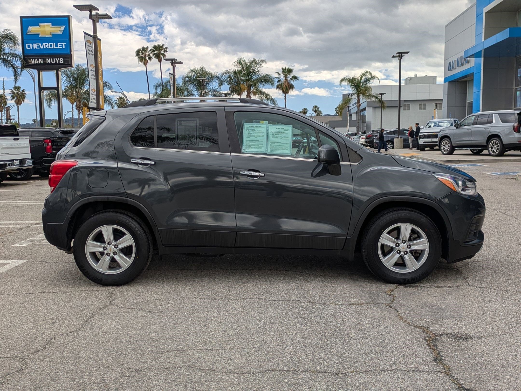 Used 2018 Chevrolet Trax LT w/ LT Convenience Package image 8