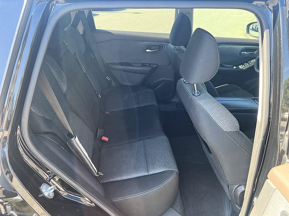 Used 2022 Nissan Rogue SV FWD image 16