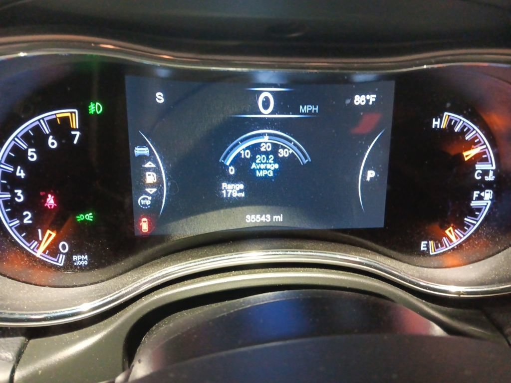 Used 2020 Jeep Grand Cherokee Altitude AWD/4WD image 4