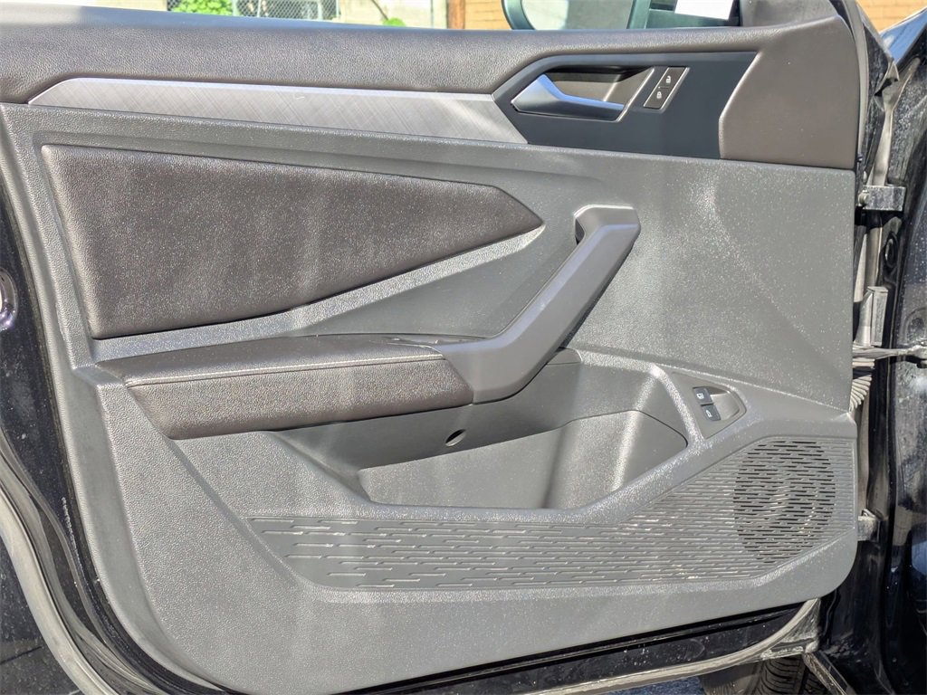 Used 2024 Volkswagen Jetta SE image 11