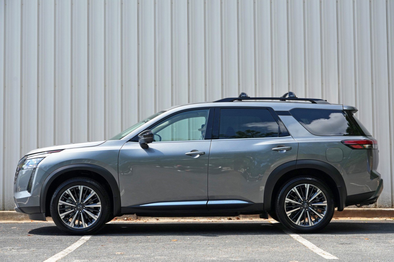 Used 2026 Nissan Pathfinder Platinum FWD image 9