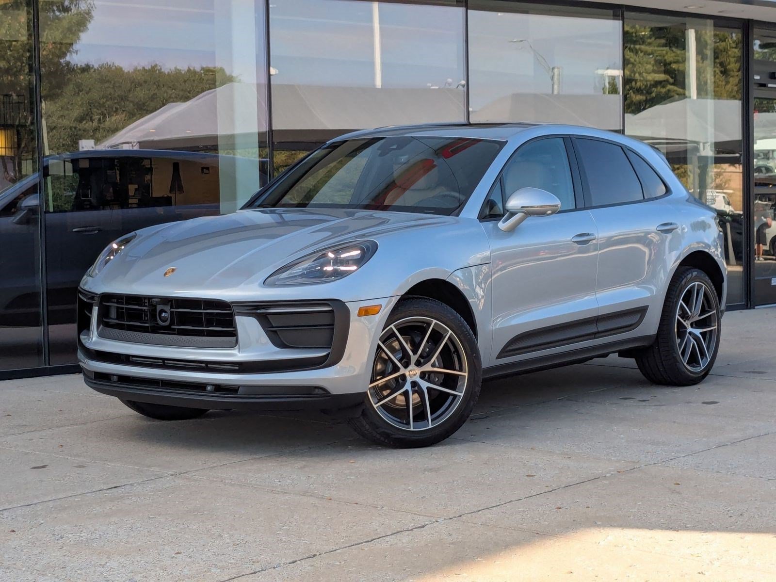 Certified 2026 Porsche Macan AWD/4WD image 1