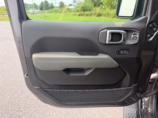 Used 2024 Jeep Gladiator Mojave AWD/4WD image 12
