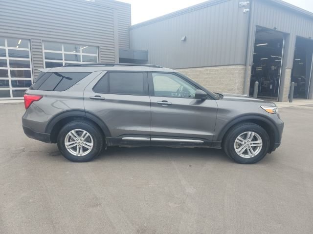 Used 2024 Ford Explorer XLT w/ Equipment Group 202A image 4