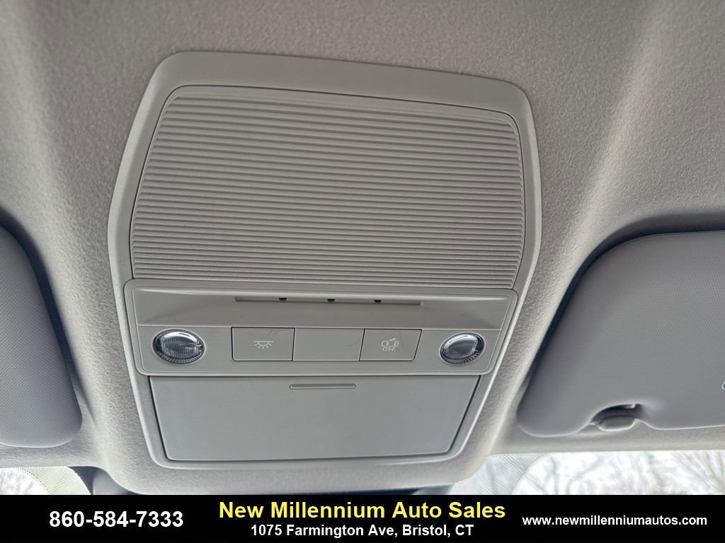 Used 2025 Nissan Kicks SR image 22