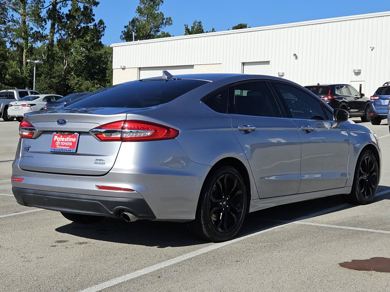 Used 2020 Ford Fusion SEL FWD image 4