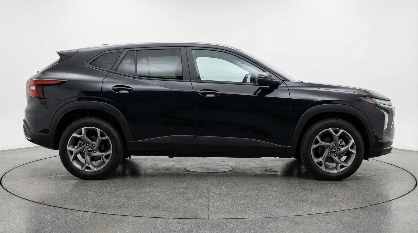 Used 2025 Chevrolet Trax LT FWD image 11
