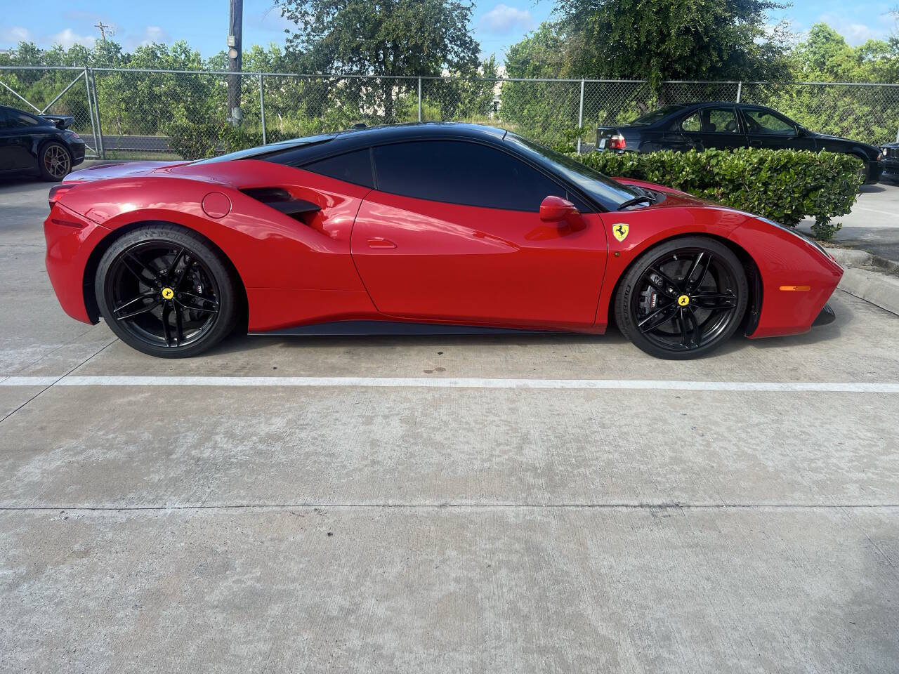 Used 2018 Ferrari 488 GTB RWD image 3