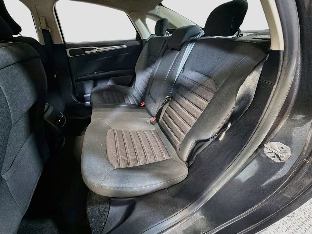 Used 2019 Ford Fusion SE FWD image 25