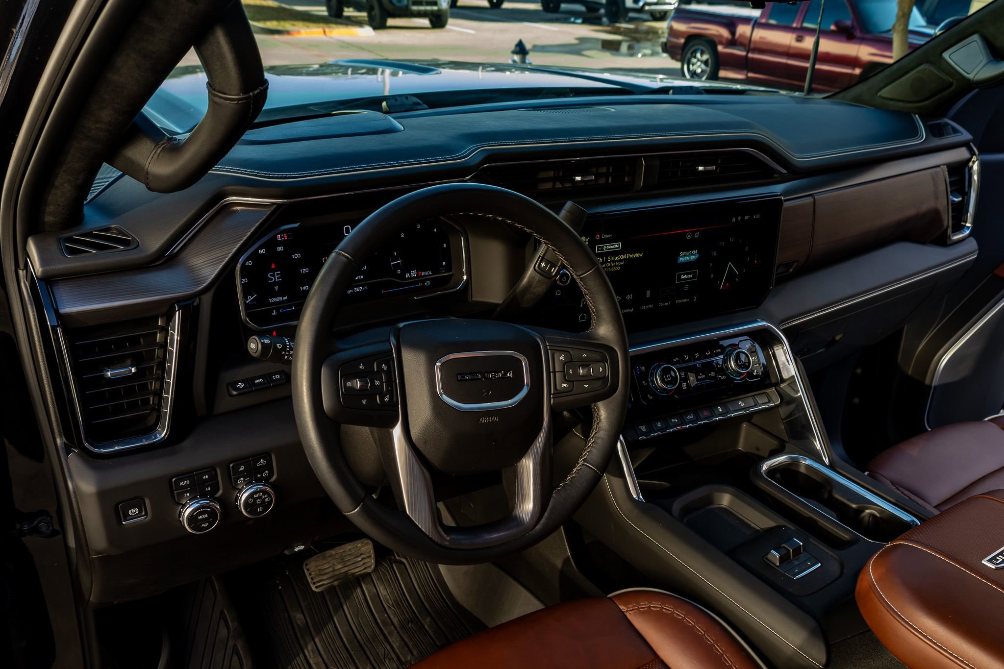 Used 2025 GMC Sierra 2500 Denali Ultimate image 17