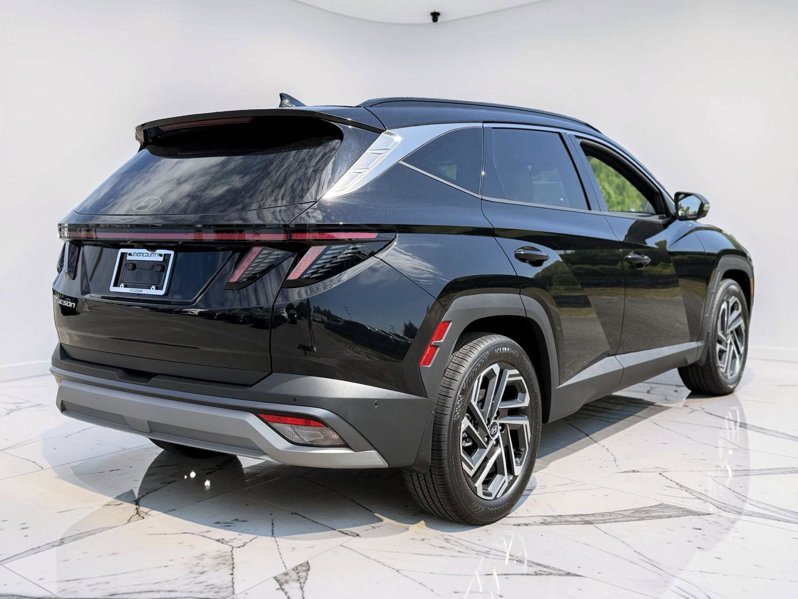 New 2026 Hyundai Tucson Limited FWD image 2