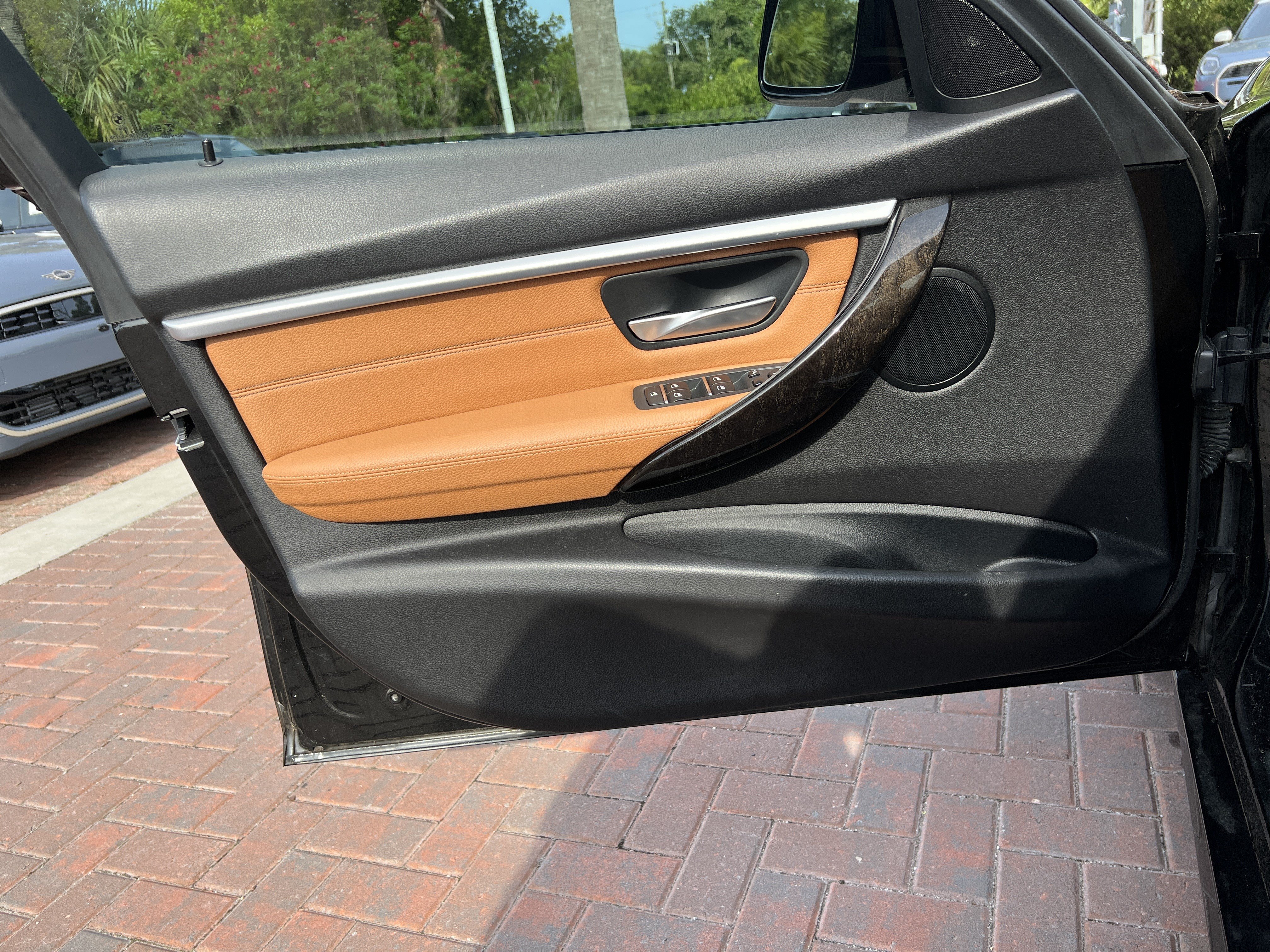 Used 2018 BMW 330i Sedan w/ M Sport Package RWD image 14