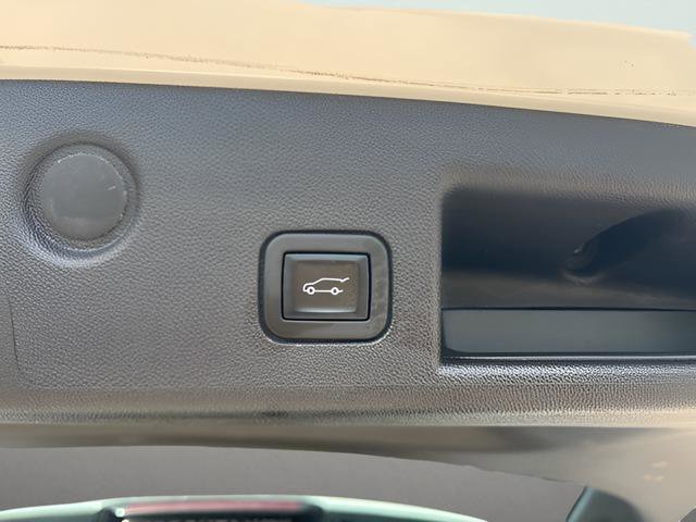 Used 2023 Chevrolet Equinox RS w/ RS Leather Package image 9