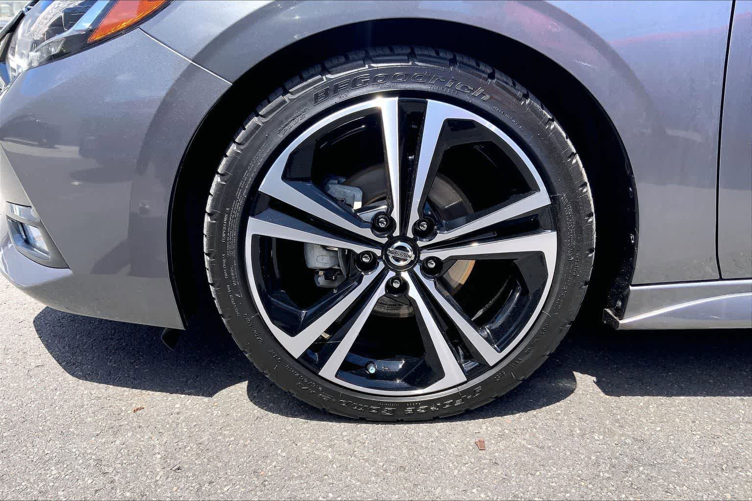 Used 2021 Nissan Sentra SR w/ SR Premium Package FWD image 9
