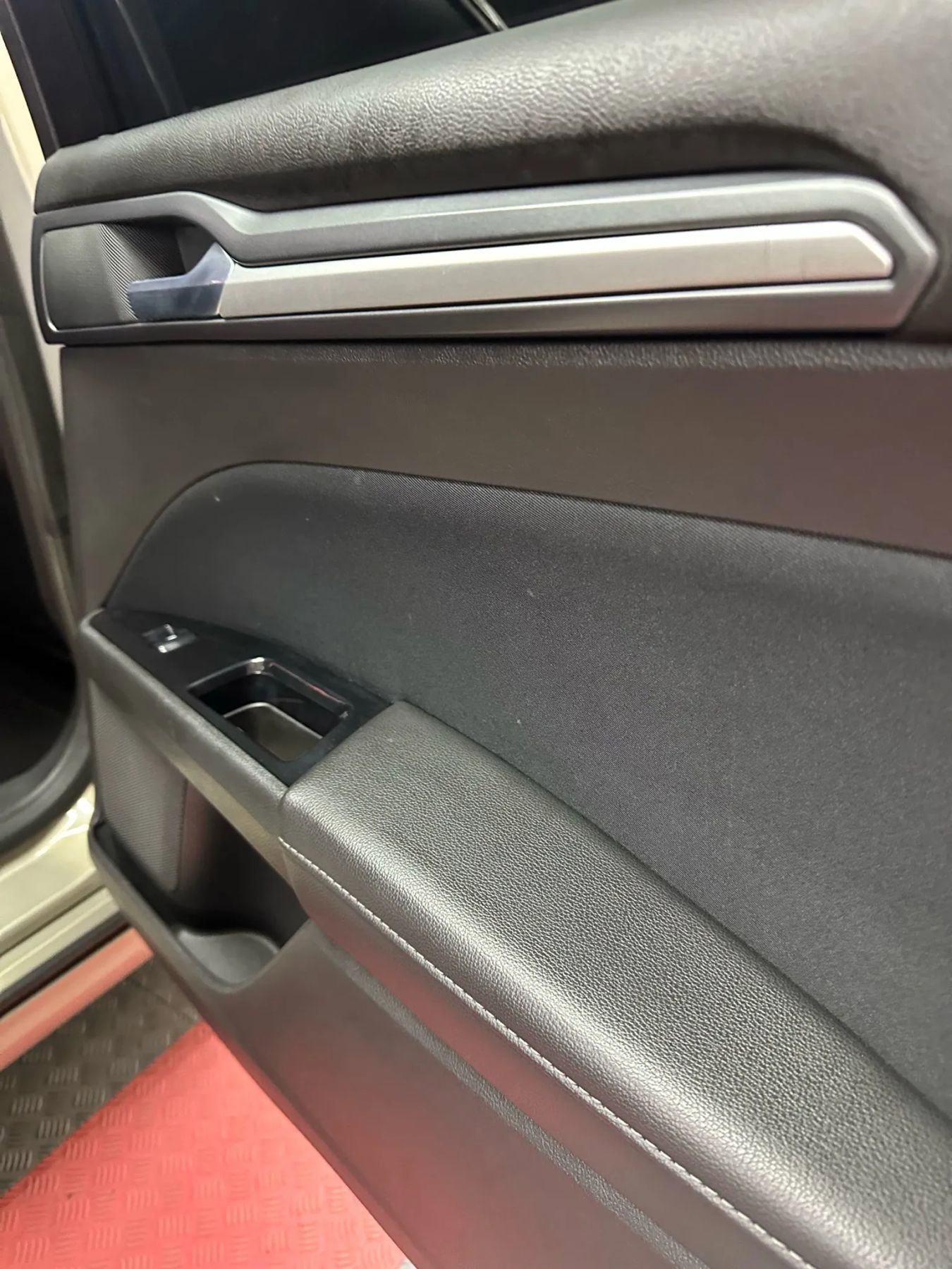 Used 2016 Ford Fusion SE image 26