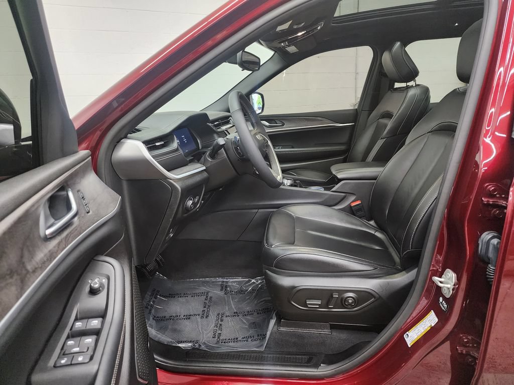 Used 2024 Jeep Grand Cherokee L Limited AWD/4WD image 12