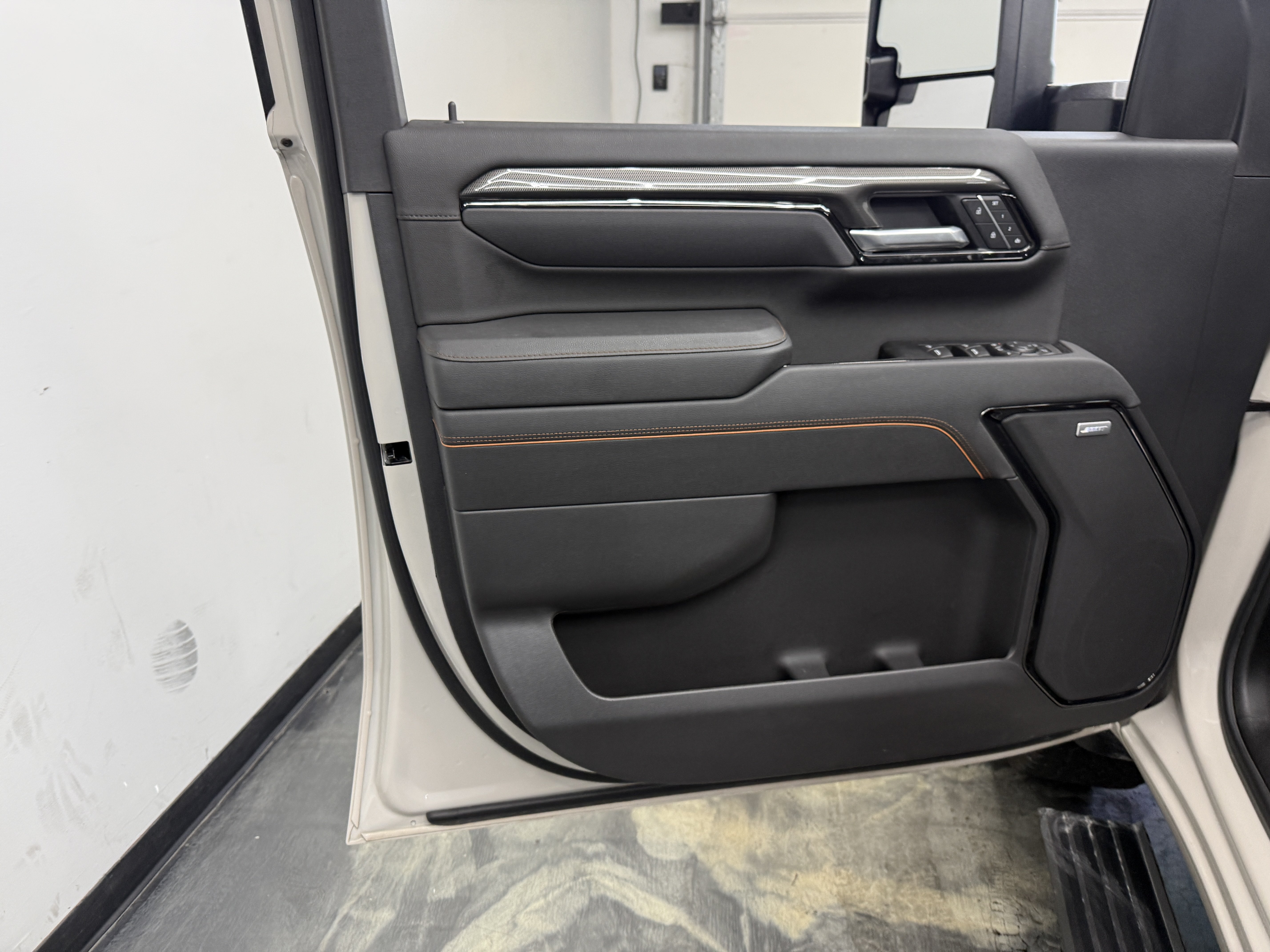 Used 2026 GMC Sierra 2500 AT4 w/ AT4 Premium Plus Package AWD/4WD image 9