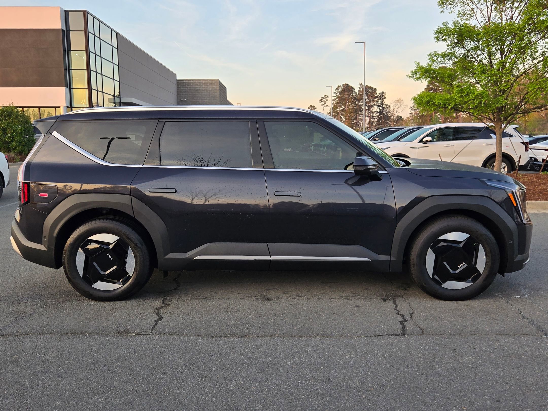 New 2026 Kia EV9 Wind AWD/4WD image 8