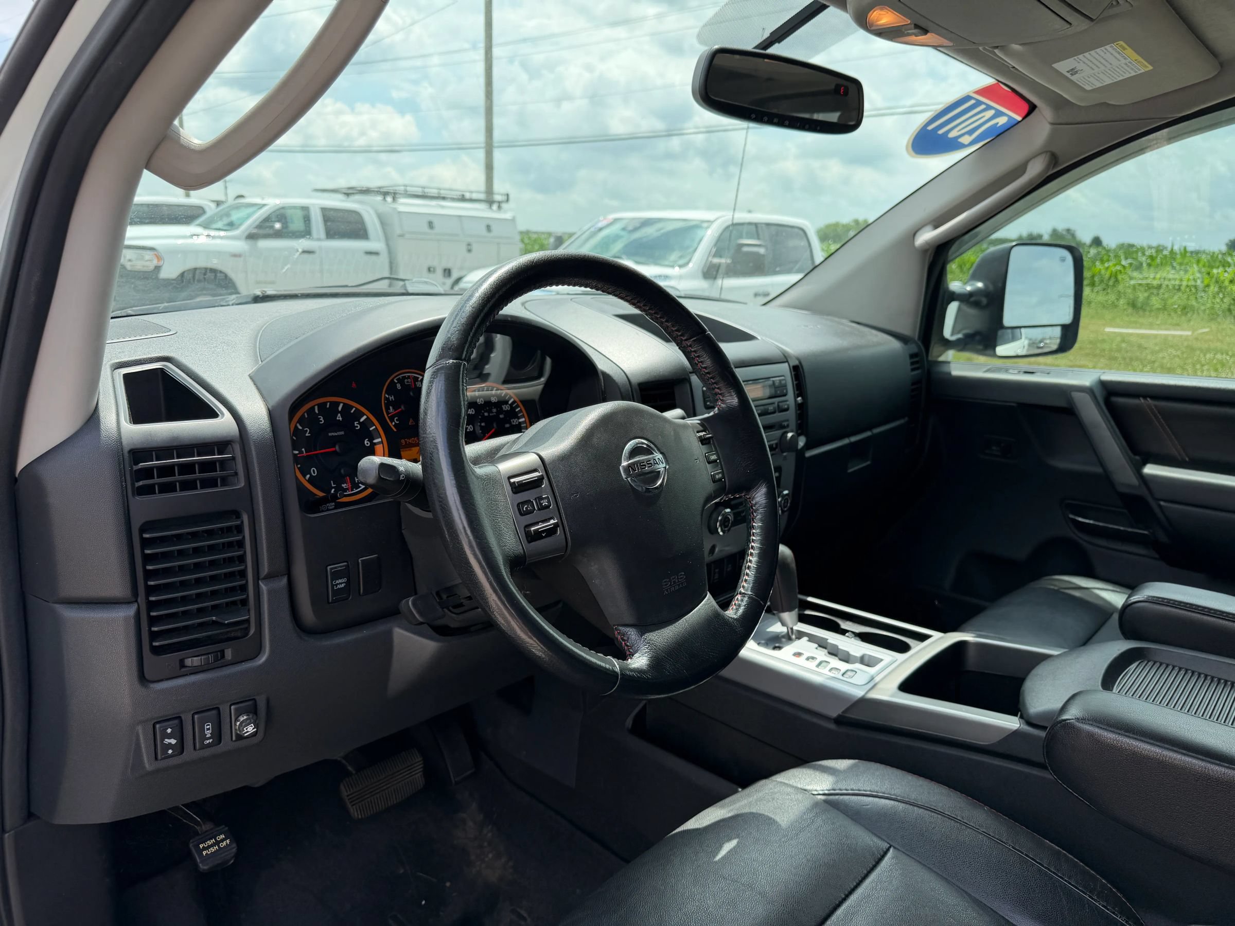 Used 2011 Nissan Titan 4x4 Crew Cab image 13