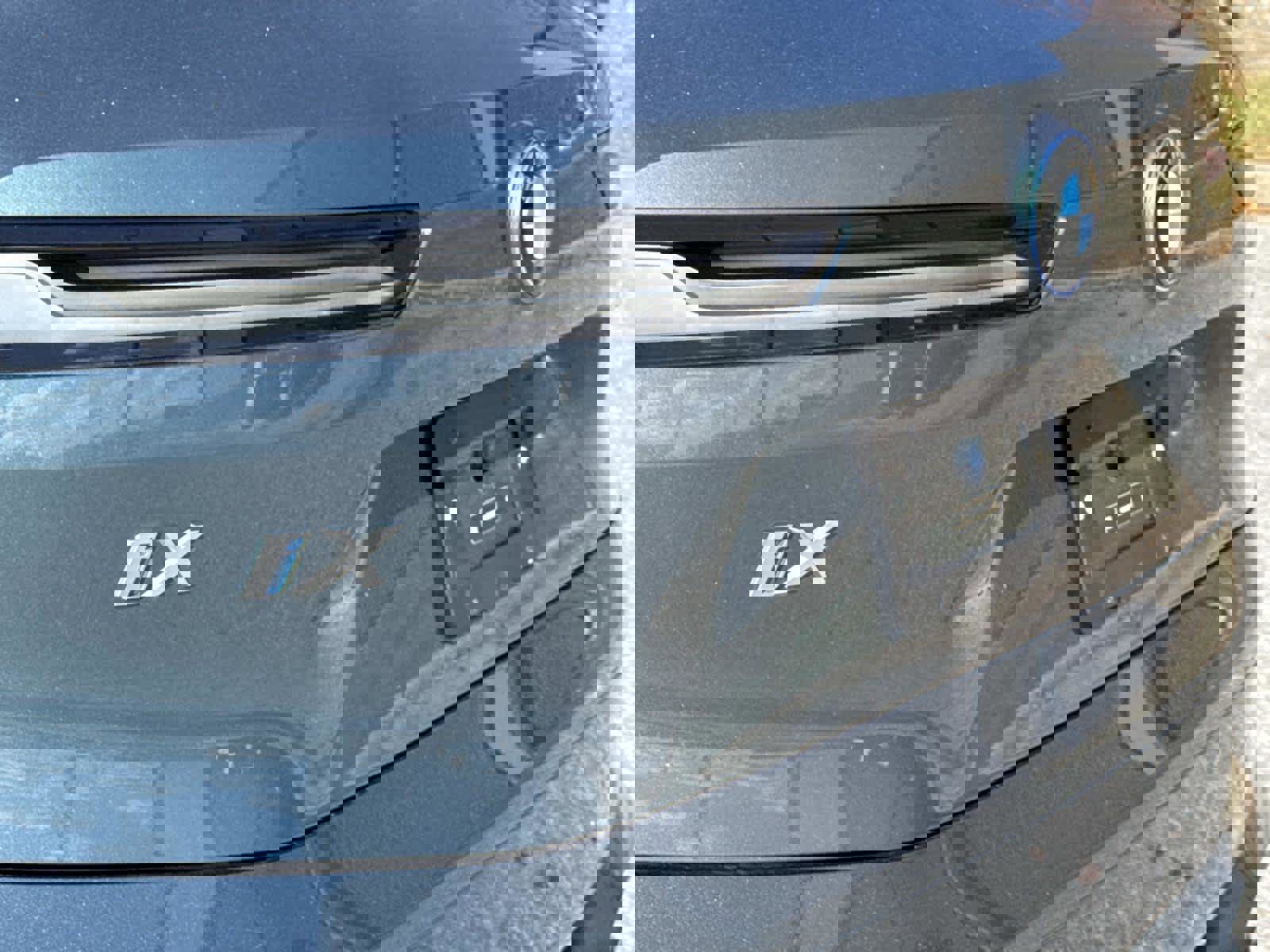 Used 2025 BMW iX xDrive50 w/ Premium Package image 11