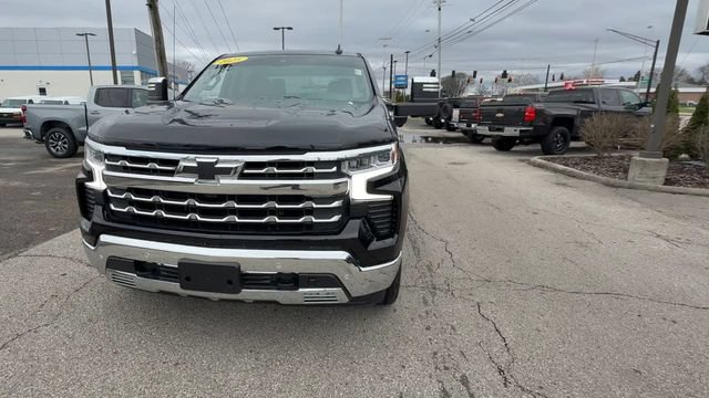 Used 2025 Chevrolet Silverado 1500 LTZ AWD/4WD image 3