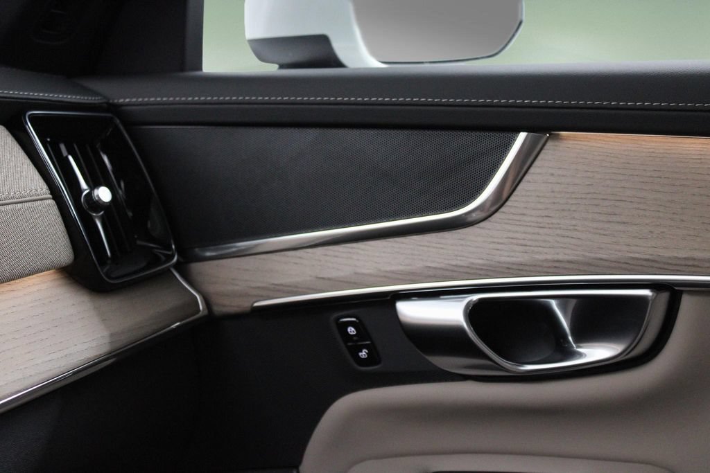 New 2026 Volvo XC90 B5 Core AWD/4WD image 41
