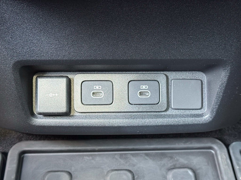 Certified 2025 Land Rover Discovery Dynamic SE AWD/4WD image 39