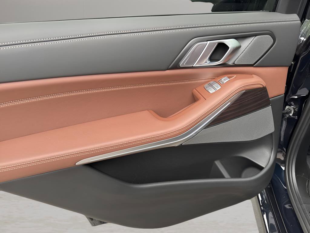 Used 2025 BMW X7 M60i image 27