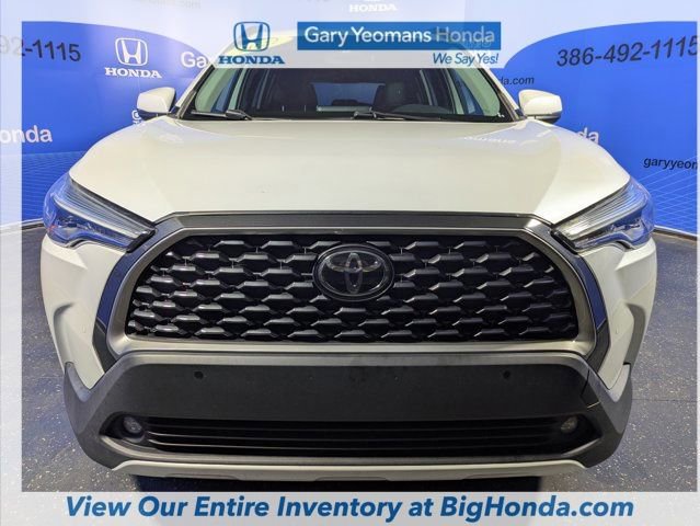 Used 2022 Toyota Corolla Cross XLE image 11