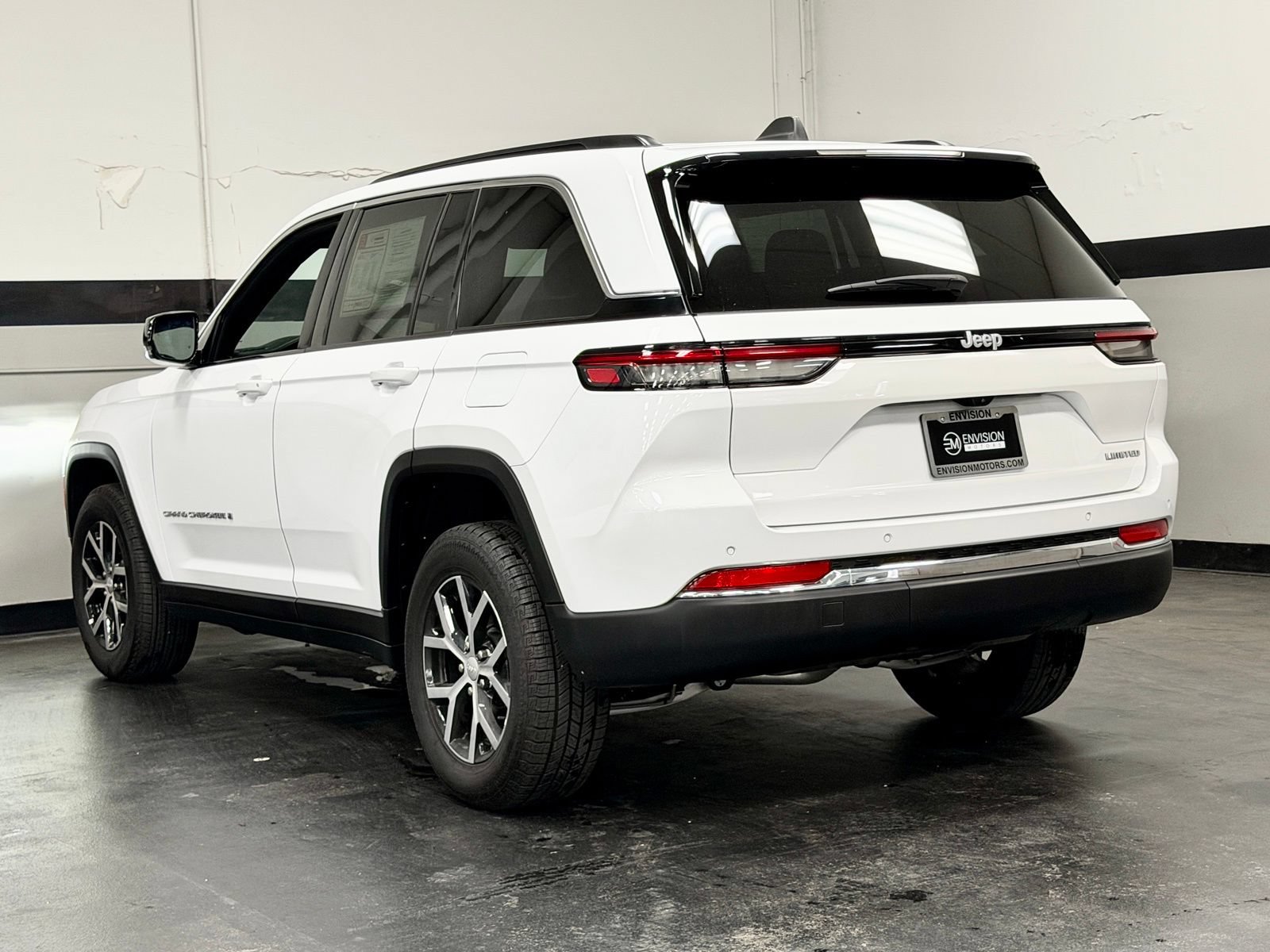 Used 2024 Jeep Grand Cherokee Limited RWD image 10