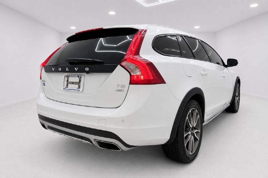 Used 2017 Volvo V60 T5 Cross Country w/ Convenience Package AWD/4WD image 3