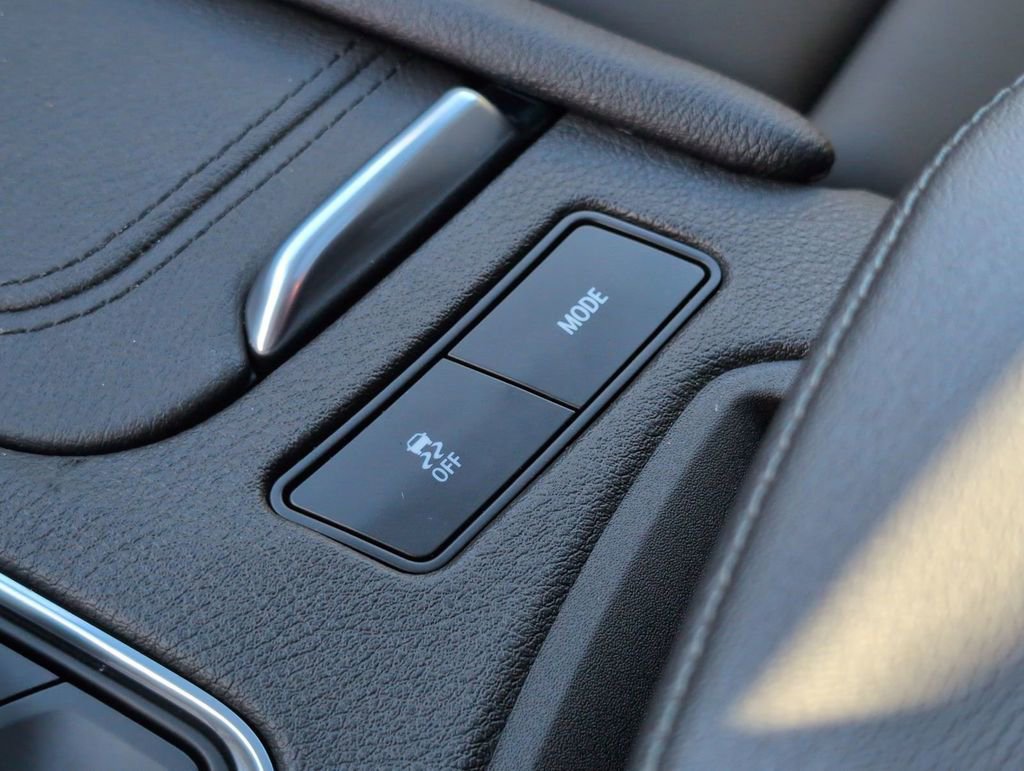 Used 2025 Cadillac XT6 Luxury image 17