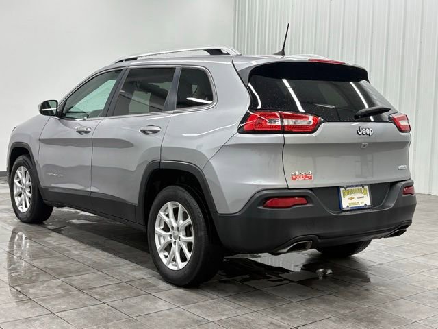 Used 2016 Jeep Cherokee Latitude w/ Cold Weather Group AWD/4WD image 4